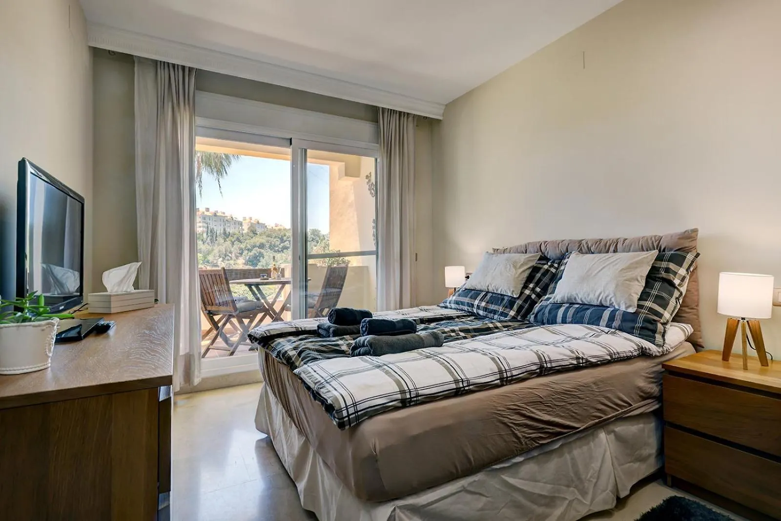 Cozy, 1 Bedroom Holiday Condo On The Sunny Riviera 马拉加