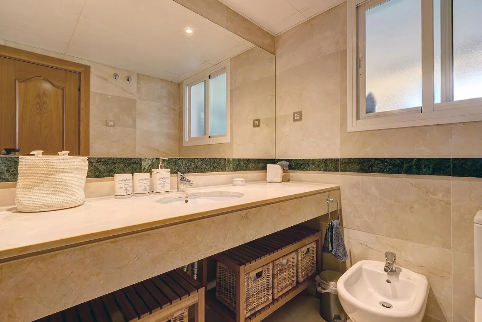 Cozy, 1 Bedroom Holiday Condo On The Sunny Riviera 马拉加