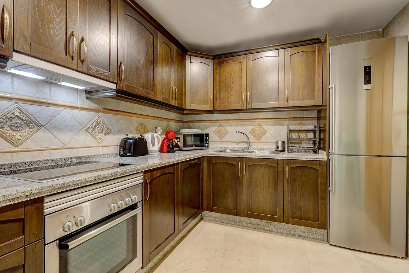 Cozy, 1 Bedroom Holiday Condo On The Sunny Riviera 马拉加